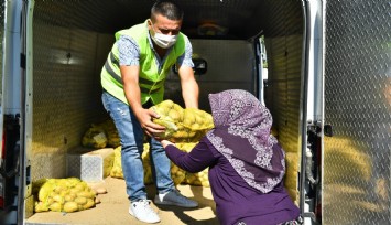 İzmir’de derinleşen yoksulluğa Büyükşehir Belediyesinden can suyu