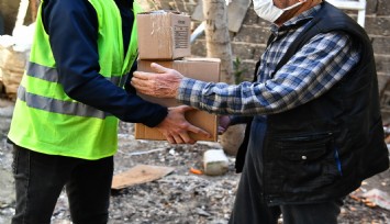 İzmir Büyükşehir Belediyesi kara kışta 56 milyon liralık yardımla yetişti