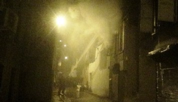 İzmir'de tarihi binada yangın paniği