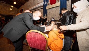 Soyer İzmir depreminde hayatını kaybedenlerin yakınlarıyla buluştu