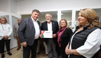 Karşıyakalı çift 3 bin kitap bağışladı