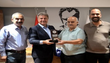 Amatörlerden Başkan İduğ’a plaketli teşekkür