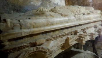 ′Noel Baba′ olarak bilinen Nikolaos’un mezarı Türkiye’de bulundu