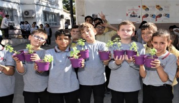 Bornovalı minikler toprakla buluştu