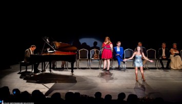 İzmir Büyükşehir Belediyesi Şehir Tiyatroları, sezonu açtığı Ekim ayı boyunca kapalı gişe oynadı.