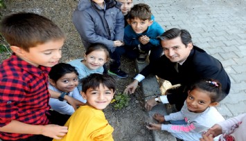 Çeşme’de, depremde hayatını kaybeden 21 çocuk anısına 21 çiçek dikildi