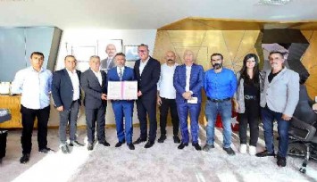 Bayraklı’da yüz güldüren toplu sözleşme