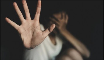 İzmir’de taciz iddiasıyla gözaltına alınan öğretmen tutuklandı  