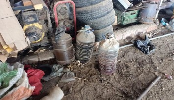 İzmir'de yılbaşı öncesi satmak için ahırda sahte içki üreten kişi gözaltına alındı   