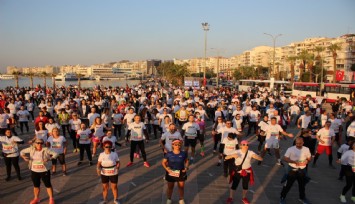 Karşıyaka’da rekor katılım: 1700 kişi Ata’dan Ana’ya koştu