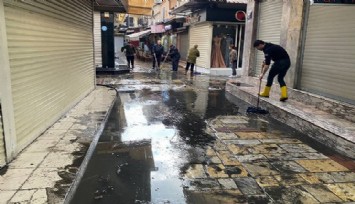 İzmir’de esnafın yağmur çilesi  