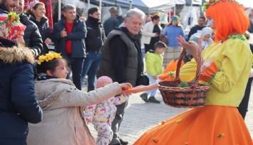Karaburun’da “turuncu aşk” ile 13’üncü buluşma