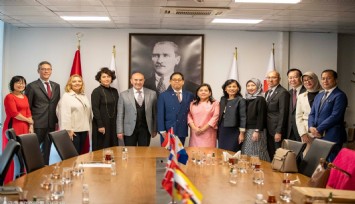 Soyer: “Batı ile doğuyu bağlayan köprü gibiyiz” 