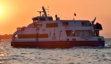 İzmir’de vapur seferlerine fırtına engeli