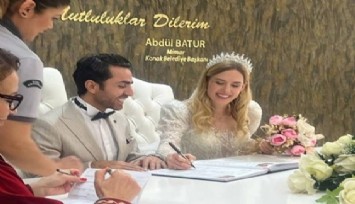 Ünlü oyuncu Elles mutluluğunu İzmir’de perçinledi