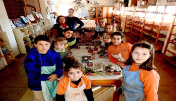 Çeşmeli öğrenciler, 'Tüketen değil, üreten bireyler' olarak yetişiyor