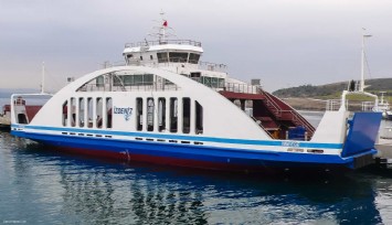 İzmir'de arabalı vapur seferlerine fırtına engeli