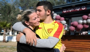 Narlıdere’de “Zeytin Cafe’de” “engelsiz” hizmet