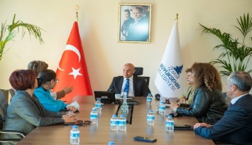 Başkan Soyer kadın belediye başkanlarıyla buluştu