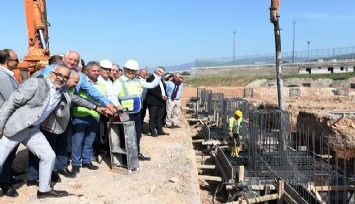 Bornova Belediyesi Naldöken’e de pazaryeri kazandırıyor: Temel betonu döküldü