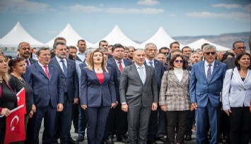 CHP’nin 19 Mayıs kutlamalarına katılan Başkan Soyer: Umudun yeniden filizlendiği günler çok yakın ￼