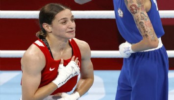 Milli boksör Buse Naz Çakıroğlu dünya şampiyonu oldu