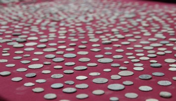 Toprağın altındaki 10 bin eseri kaçıracaklardı! İzmir polisi yakaladı