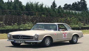 Klasik otomobiller Çeşme'de yarışıyor