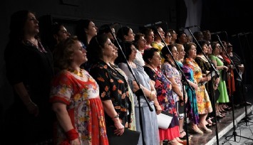 Bornova’da sahne kadınların