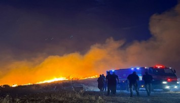 Çeşme yangını yerleşimleri tehdit etmeye başladı: 2 site boşaltıldı  
