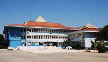 Karşıyaka Belediyesi dayanıksız olduğu gerekçesiyle yıkım kararı verilen Atakent Lisesi’nin bilimsel raporlarını istedi