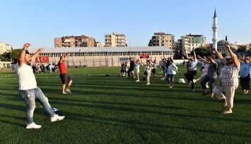 Bornova Belediyesi’nden kurtuluşun yüzüncü yılında 1922 kişiyle zeybek gösterisi