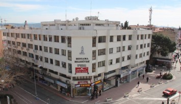 Deprem nedeniyle boşaltılan Bergama Belediyesi binası için karar ay sonunda verilecek  