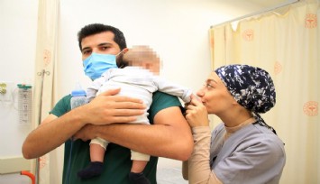 Eşini bıçaklayıp bebeğini kaçırdı, ağlayınca bıraktı