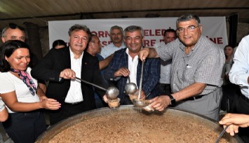 Bornova’da aşure kazanları birlik için kaynadı