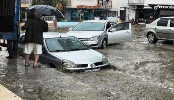 İzmir’i şiddetli yağış üç günde üçüncü kez vurdu