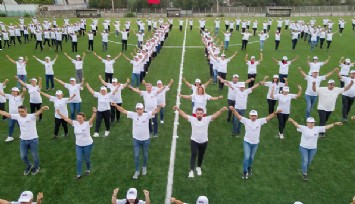 Bornova’da zeybekli 100. Yıl coşkusu