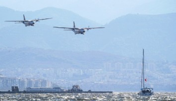 Kurtuluşun 100. yılında hava gösterileri nefes kesti