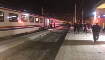 Doğu Ekspresi raydan çıktı, yolcular otobüslerle taşındı