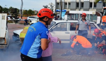 İzmir’de alev savaşçılarından nefes kesen tatbikat