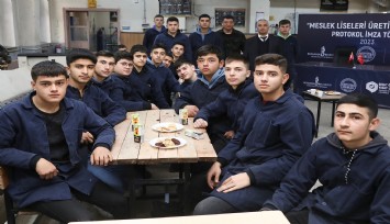 Bergama’nın parklarını öğrencilerin yaptığı banklar süsleyecek