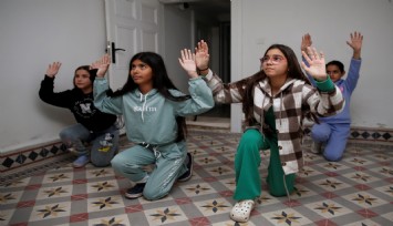 Tepeciğin gözbebeği, Roman kültür mekezi