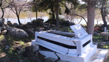 Heyelanın vurduğu köy mezarlığı sular altında kaldı