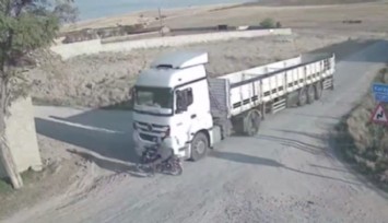 Afyonkarahisar’da facia anlar kameraya yansıdı: Tır motorsiklete çarpıp sürükledi