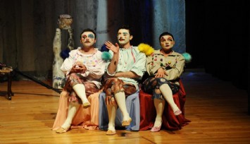 Karşıyaka’da binlerce yurttaş tiyatroyla buluştu