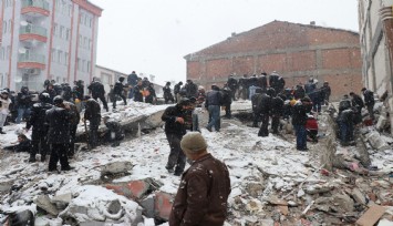 Tablo ağırlaşıyor: 7,7’lik depremde can kaybı 1014 oldu