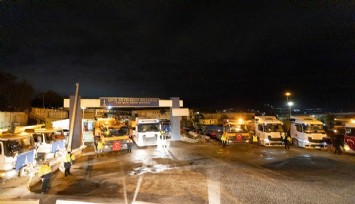 <strong>İzmir Büyükşehir Belediyesi’nin iş makineleri deprem bölgesine doğru yola çıktı</strong>