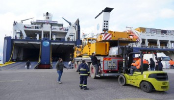 İzmir Büyükşehir Belediyesi’nin iş makineleri ve operatörleri Antakya’da