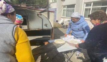 Yaralar dayanışmayla sarılıyor: Karaburun, Depremzede yurttaşlarımızla ekmeğini paylaşıyor
