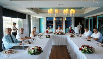 Kıyı Ege Belediye Başkanları maaşlarını depremzedelere bağışladı